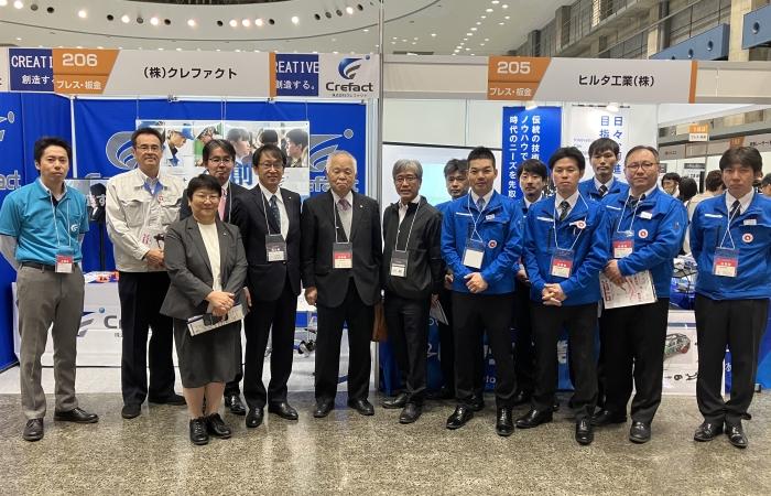 笠岡副知事と全員で記念撮影をしました